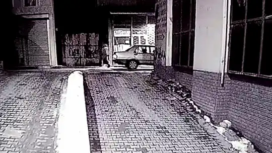 İki kişinin zor kaldırdığı demir tezgahı, hırsız tek başına çaldı