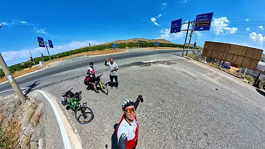 İki öğretmen bisikletle 5 günde 450 kilometre yol yaptı: Nemrut ve Göbeklitepe'ye bisiklet ile ulaştı
