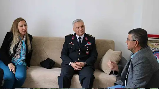 İl Jandarma Komutanı Ali Yıldız ve eşi, şehit annelerini yalnız bırakmadı