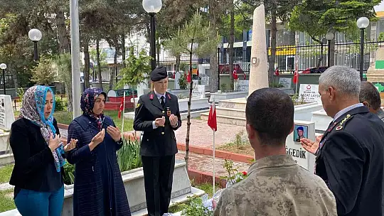 İl Jandarma Komutanı Ali Yıldız ve eşi, şehit annelerini yalnız bırakmadı