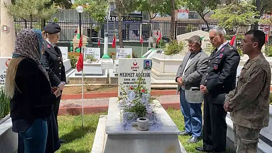 İl Jandarma Komutanı Ali Yıldız ve eşi, şehit annelerini yalnız bırakmadı