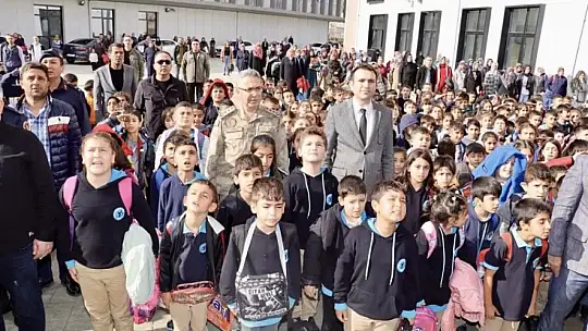 İl Jandarma Komutanı Evren'den 'Güvenli Okul Yolu Projesi' çerçevesinde okullara ziyaret