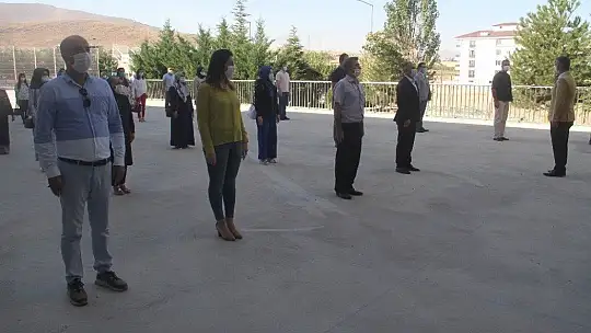 ilk ders yılı zili okullarda öğrencisiz çaldı