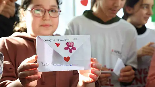 İlk ve ortaokul öğrencilerinden, 'Sevgiye Engel Yok' etkinliği
