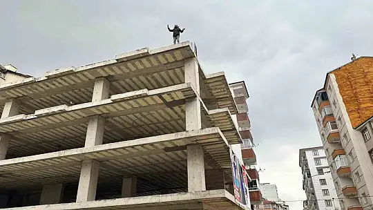 İntihar girişiminde bulunan şahsa çocuktan dikkat çeken öğüt: ''Niye atlıyorsun, orada yanacaksın''