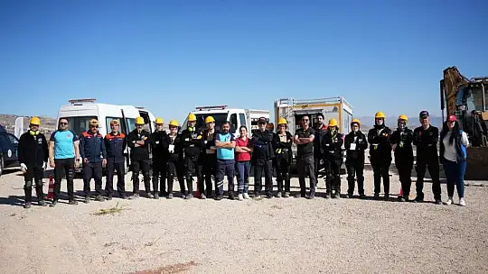 İpekyolu'nda 60 gönüllü ile gerçeği aratmayan deprem tatbikatı