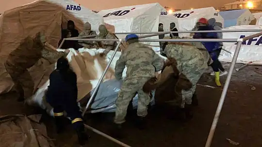 Jandarma ekipleri çadırlar kurmaya başladı