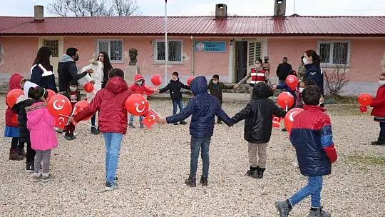 Jandarma ekipleri öğrencilerle bir araya geldi