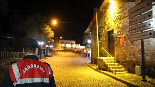 Jandarma en uzun gecede de görevde