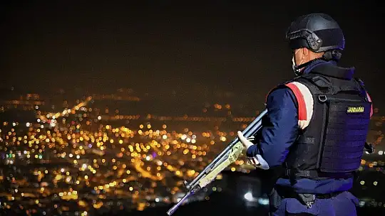 Jandarma en uzun gecede de görevde