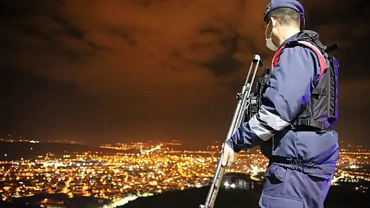 Jandarma en uzun gecede de görevde