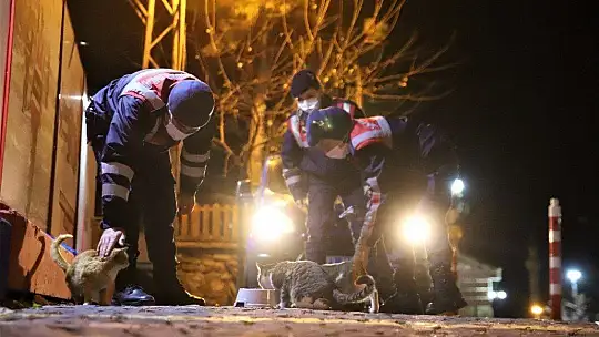Jandarma en uzun gecede de görevde