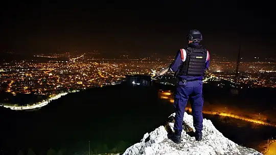 Jandarma en uzun gecede de görevde