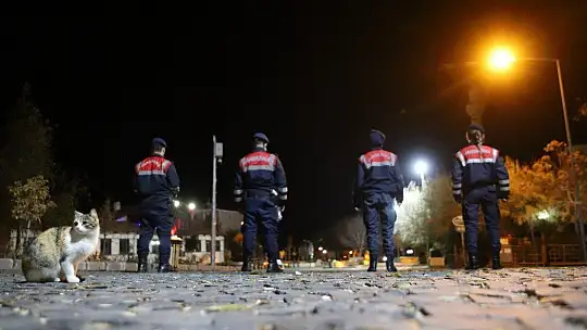 Jandarma en uzun gecede de görevde