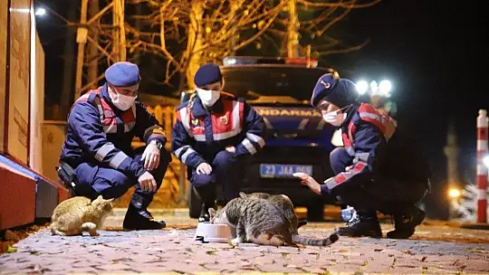 Jandarma en uzun gecede de görevde
