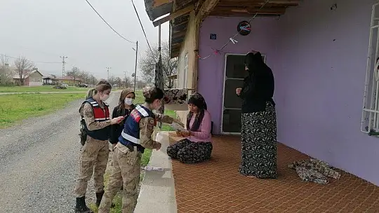 Jandarma köy köy gezerek 'Kadın Destek Uygulamasını' tanıtıyor