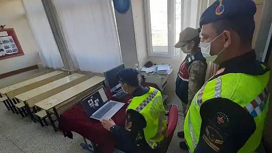 Jandarmadan öğrencilere EBA üzerinden eğitim
