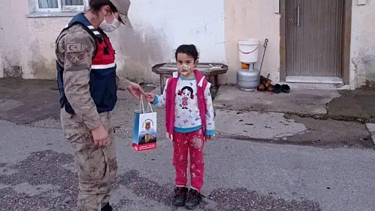 Jandarmadan öğrencilere EBA üzerinden eğitim