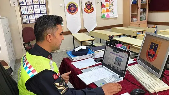 Jandarmadan, öğrencilere online trafik eğitimi