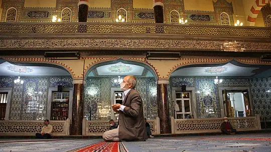 Kadir Gecesi'nde eller semaya açıldı
