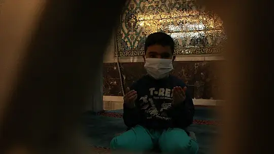 Kadir Gecesi'nde eller semaya açıldı