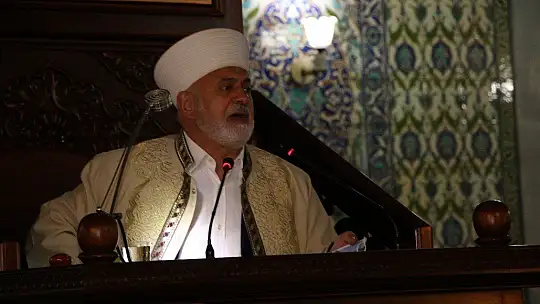Kadir Gecesi'nde eller semaya açıldı