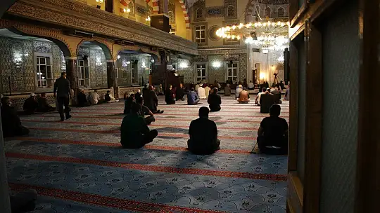Kadir Gecesi'nde eller semaya açıldı