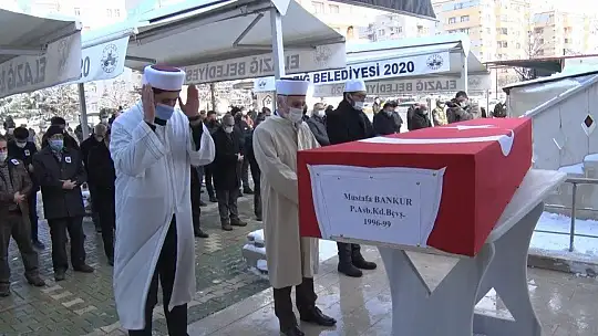 Kalp krizi geçiren Astsubay Başçavuş Bankur, memleketinde son yolcuğuna uğurlandı