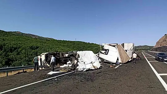 Kamyon ile çarpışan tırın kupası ayrıldı: 1 yaralı