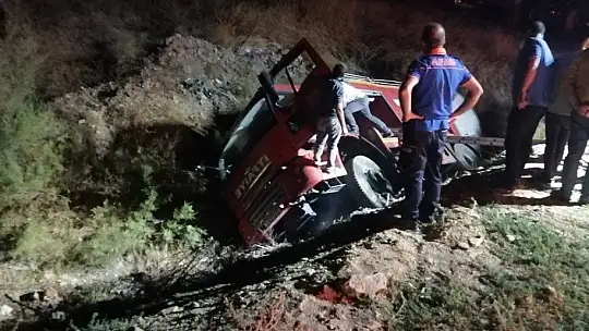 Kamyon kazasına giden itfaiye aracı şarampole devrildi
