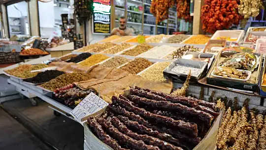Kapalı Çarşı'daki gurbetçi yoğunluğu esnafın yüzünü güldürdü
