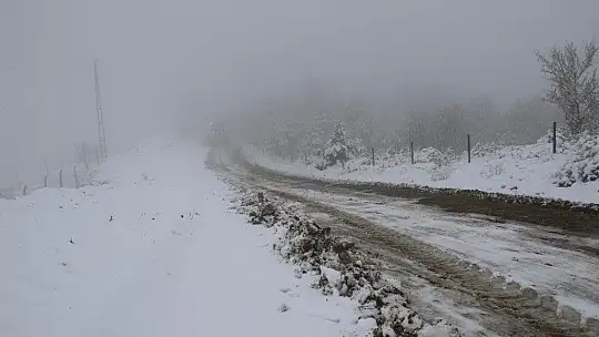 Kar Elazığ'da 14 köy yolunu ulaşıma kapattı