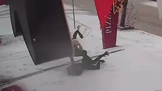 Karda kayıp düşenler kameraya böyle yansıdı