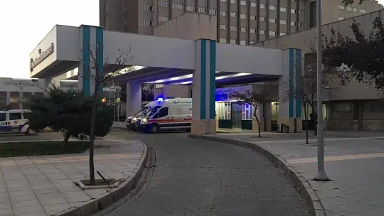 Kardeş, kazara özçekim yapan ağabeyi ve 3 arkadaşını tüfekle yaraladı