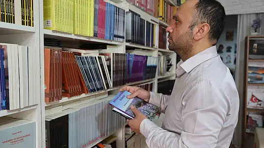Kardeşlik duygusu artsın diye Türkiye'nin dört bir yanına kitap gönderiyor