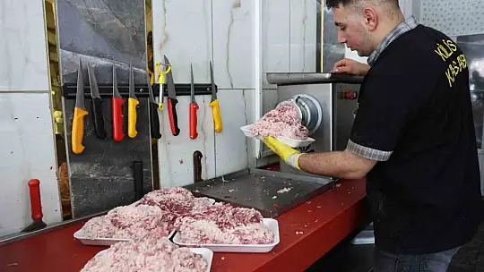 Kasapların kıyma mesaisi başladı
