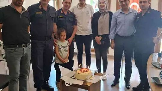 Kavga ihbarına giden jandarmaya sürpriz kutlama