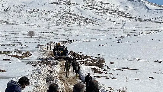 Kayıp şahsın 23 gün sonra cansız bedeni kar altında bulundu