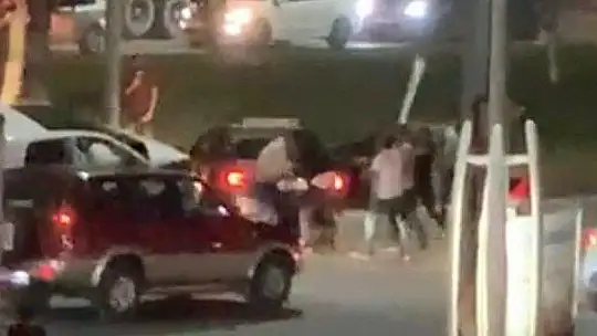 Kaza sonrası çıkan kavgada tampon parçası ile saldırdı