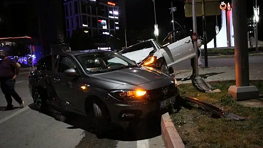Kaza sonrası çıkan kavgada tampon parçası ile saldırdı