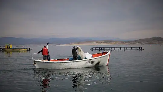 Keban Baraj Gölü'nün 'Balıkçı Annesi'