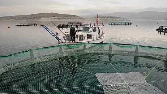 Keban Baraj Gölü'nün 'Balıkçı Annesi'
