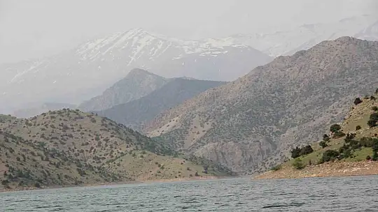 Keban Baraj Gölü üzerinde 9 saat süren tekne yolculuğu