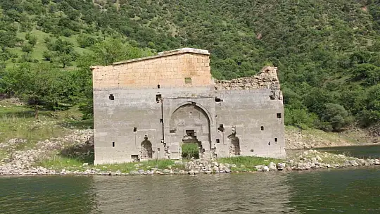 Keban Baraj Gölü üzerinde 9 saat süren tekne yolculuğu