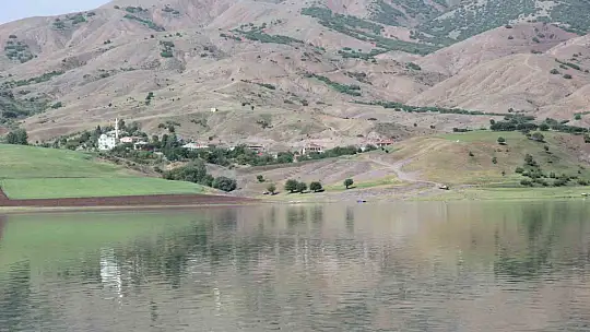 Keban Baraj Gölü üzerinde 9 saat süren tekne yolculuğu