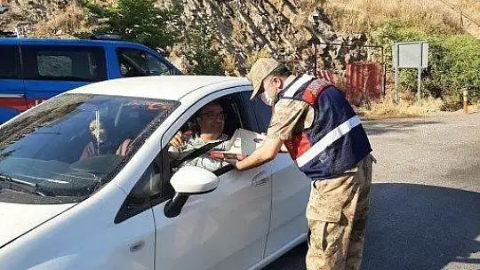 Kebanda jandarma uygulama yapıp vatandaşın bayramını kutladı