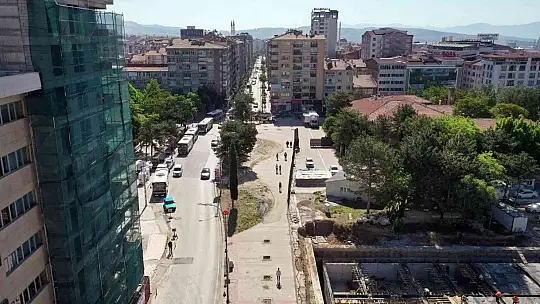Kent Meydanı sahasındaki ağaçlar taşınacak