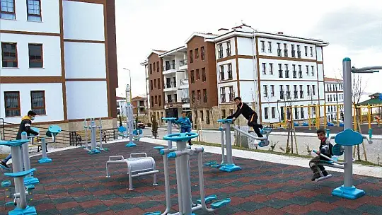 Kerpiç evlerde oturan depremzedeler, lüksü aratmayan konutlara geçti