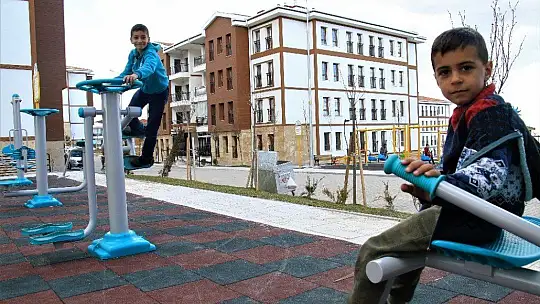 Kerpiç evlerde oturan depremzedeler, lüksü aratmayan konutlara geçti