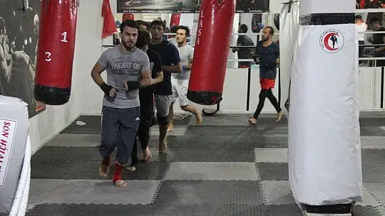 Kick boksçular, dan sınavlarına hazırlanıyor